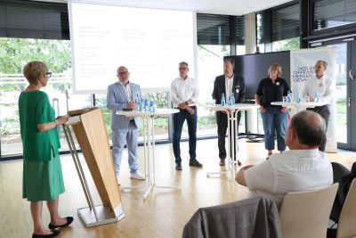 Podiumsdiskussion, v.l. Gertrudis Peters, Rudolf Jacob, Volker Baumgarten, Roland Stöcklin, Anne Kettenburg, Prof. Dr. Achim Vogelsberg