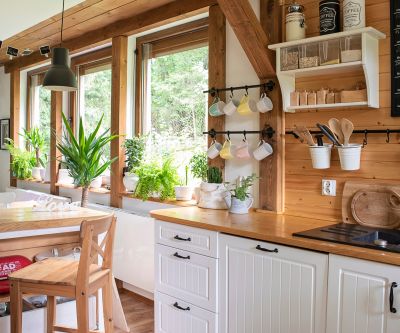 Holzbau - Vorteile - Holz im Raum Eine schöne offenen Küche mit viel sichtbarem Holz.