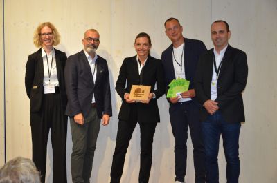 Verleihung Holzbaupreis 2024 Gruppenbild Preisträger des Holzbaupreises 2024